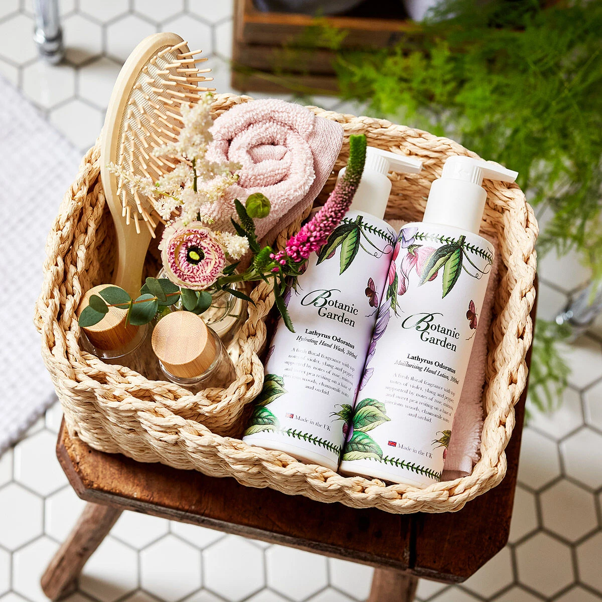 Botanic Garden Sweet Pea Hand Wash & Lotion Gift Set 9 Botanic Garden Sweet Pea Hand Wash & Lotion Gift Set - Image 7