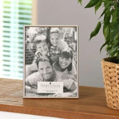Temptation Silver-Plated Narrow Ribbed Edge Frame 6x8
