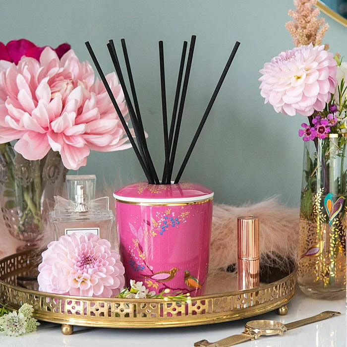 Sara Miller Chelsea Pink Sandalwood, Cardamom And Oud 200ml Reed Diffuser 5 Sara Miller Chelsea Pink Sandalwood, Cardamom And Oud 200ml Reed Diffuser - Image 3